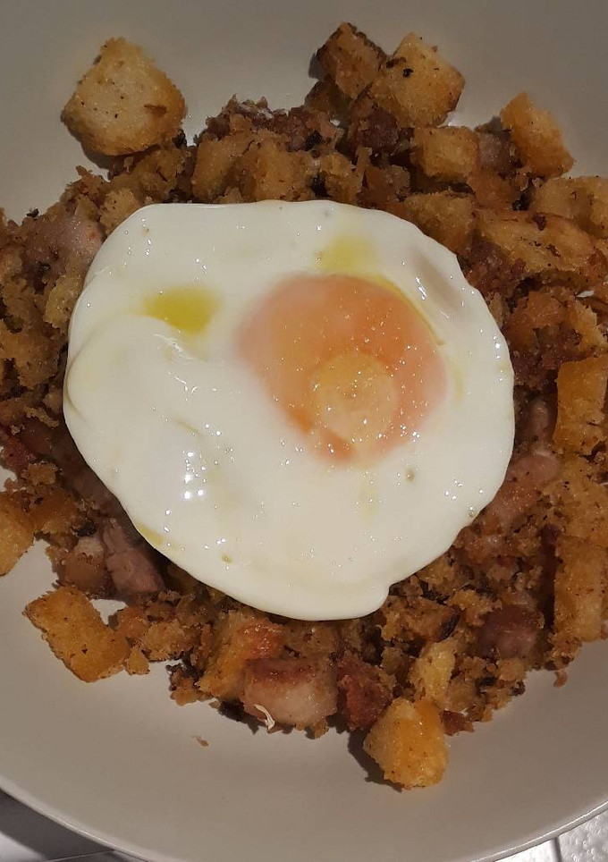 Una foto de Migas con panceta y chorizo