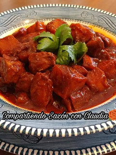 Una foto de Carne de puerco con papas en adobo🌹