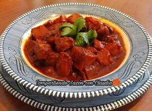 Una foto de Carne de puerco con papas en adobo🌹