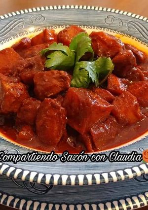 Una foto de Carne de puerco con papas en adobo🌹