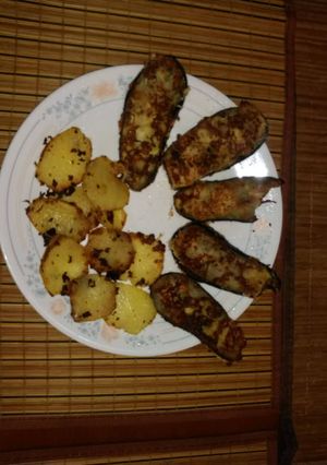 Una foto de Milanesas de berenjena y papas con queso