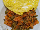 Bowl de quinoa con huevo, pimiento y zanahoria