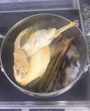 Gà hấp muối sả lá chanh