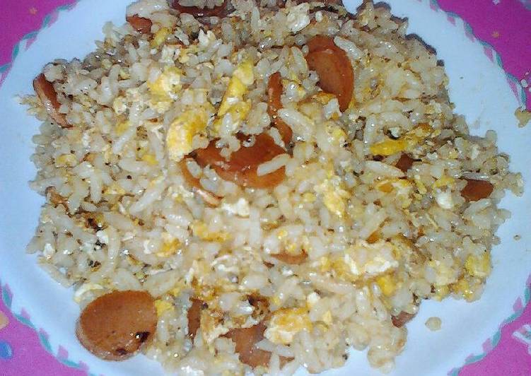 Resep Nasi Goreng Sosis Dadakan oleh Vie Nurhakim - Cookpad