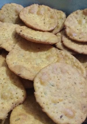 A picture of Masala Crispy Tikhi Puri.