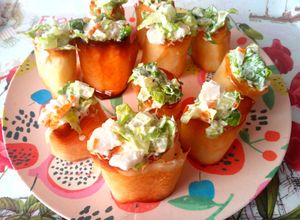 Una foto de Canapés de surimi en masa filo