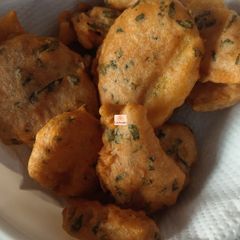 A picture of Fried potatoes / bhajia.