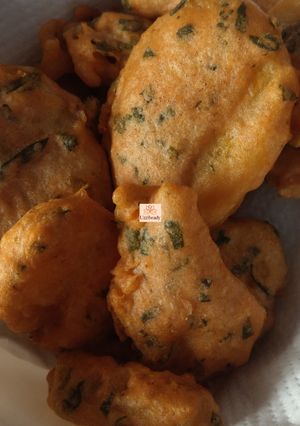 A picture of Fried potatoes / bhajia.