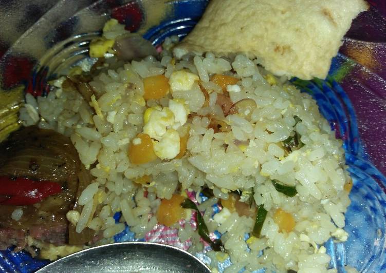 Nasi goreng putih daun jeruk