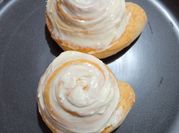 Una foto de glaseado de queso crema