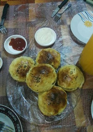 صورة لوصفة عجينة برجر مع برجر عمل بيت بتشهي
