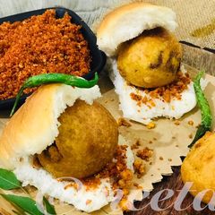Mumbai Ka Vada Pav A picture of Mumbai Ka Vada Pav.
