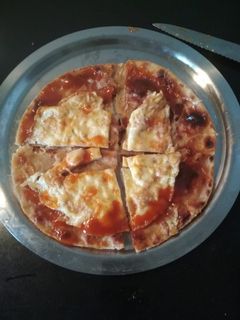 ব্রেড তাওয়া পিৎজা (bread tawa pizza recipe in Bengali) রেসিপির প্রধান ছবি