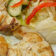 Cazón a la plancha con ensalada