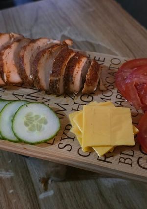 A picture of Cold cut chicken.
