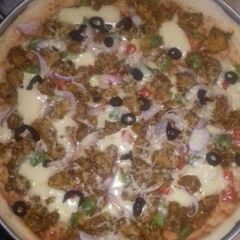 A picture of Chicken pizza recipe.