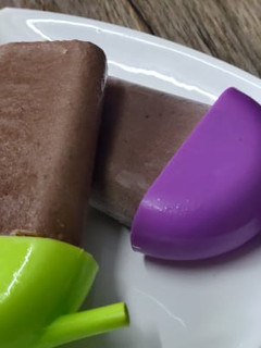 A picture of Chocolate Banana Popsicle Recipe | Chocolate Banana Pops.