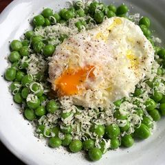 A picture of Peas & Egg.