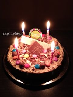 ચોકલેટ કેક(chocolate cake recipe in gujarati) રેસીપી મુખ્ય ફોટો