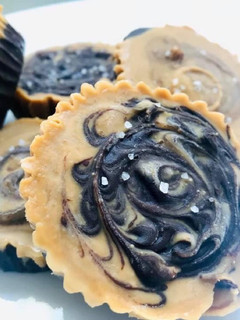 A picture of No Sugar Peanut butter cups.