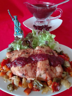Una foto de Pavo para acción de gracias con Salsa de cranberries