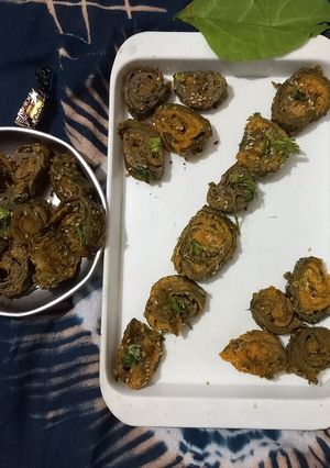 પાલક ના પાત્રા (Palak Patra Recipe In Gujarati) રેસીપી મુખ્ય ફોટો