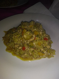 Una foto de Chow mein de pollo