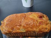 Une photo de cake olives jambon