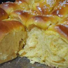 รูปของ 67. Butternut Squash Bread / Roti Labu Kuning