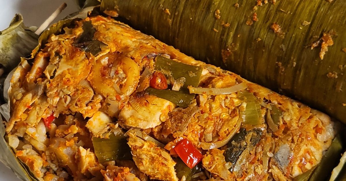 Nasi Bakar Isi Tongkol, Cumi, Dan Kecombrang