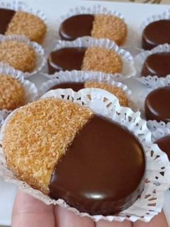 صورة لوصفة حلوة جافة لذيذة جداً، بطريقة ام يارا