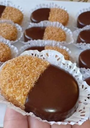 صورة لوصفة حلوة جافة لذيذة جداً، بطريقة ام يارا