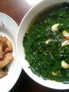 Hình của món Canh trùm ngây nấu tép, cá sặc muối chiên.