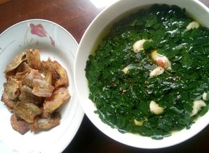 Hình của món Canh trùm ngây nấu tép, cá sặc muối chiên.