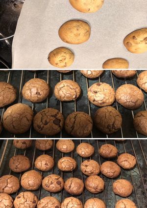 A picture of Chocolate chip cookies.