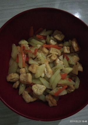 Foto resep Oseng Ketimun campur tahu wortel