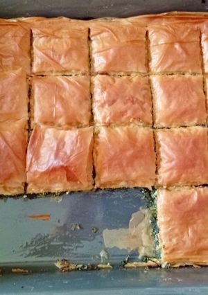 A picture of Viki's Spanakopita (Spinach and Cheese Pie) 😻.