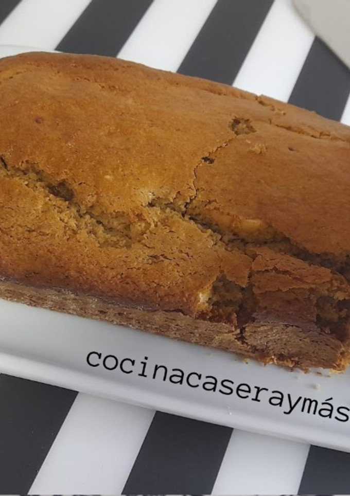 Una foto de Bizcocho de avena y plátano con frutos secos