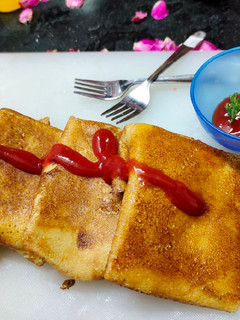 சீஸி முட்டை கிரீப்ஸ் (Cheesy Egg Crepes recipe in tamil) செய்முறை முக்கிய புகைப்படம்