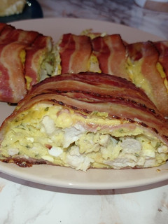 Baconos-fetás csirkemell őzgerinc formában recept fotója