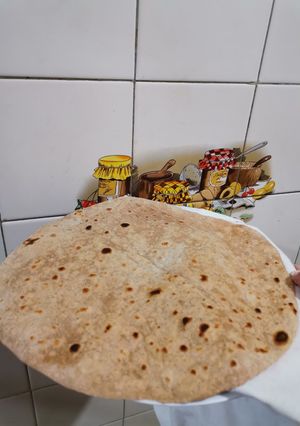 A picture of Gol chapati💜.