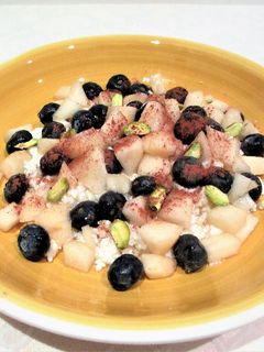 Una foto de Requesón y fruta a la canela para el desayuno