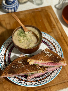 A picture of Cream of Mushroom & Broccoli Soup.
