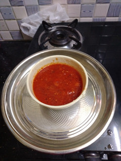 * ஸ்பைஸி தக்காளி சட்னி*(spicy tomato chutney recipe in tamil) செய்முறை முக்கிய புகைப்படம்