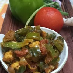 A picture of Spring onion potato curry.