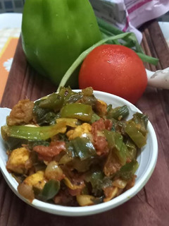 A picture of Spring onion potato curry.