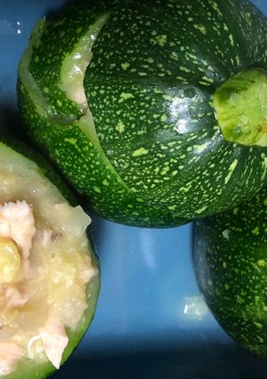 Una foto de Calabacines rellenos de atún y queso parmigiano