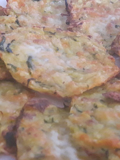 Una foto de Tortitas de calabacin y zanahoria