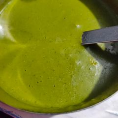 A picture of Gujarati farsan ni Lili chutney.