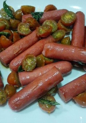 Foto principal de Una forma distinta de comer frankfurt con una caprese con cherrys